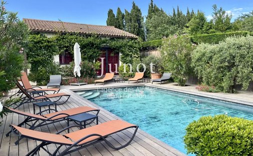 Villa in Saint-Rémy-de-Provence, Provence-Alpes-Côte d'Azur, France 1