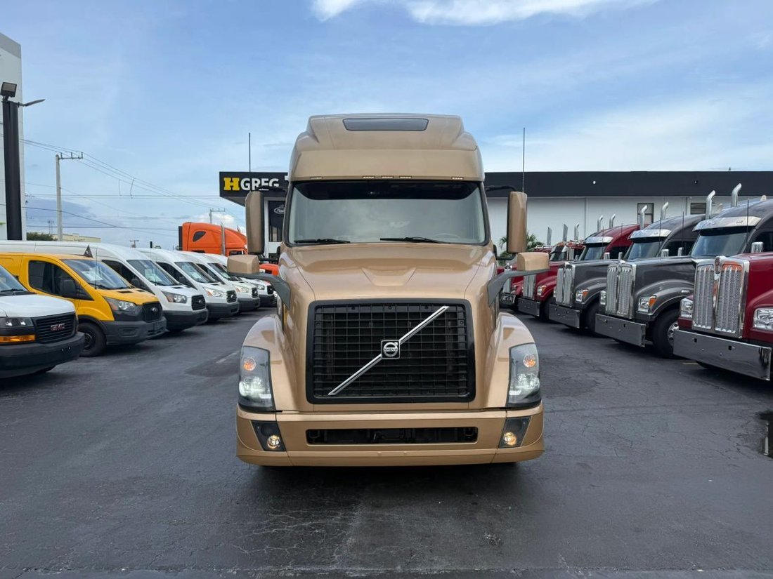 2018 Volvo Commercial VNL VNL 300 Day Cab in Miami, FL, United States 2 - 18529668