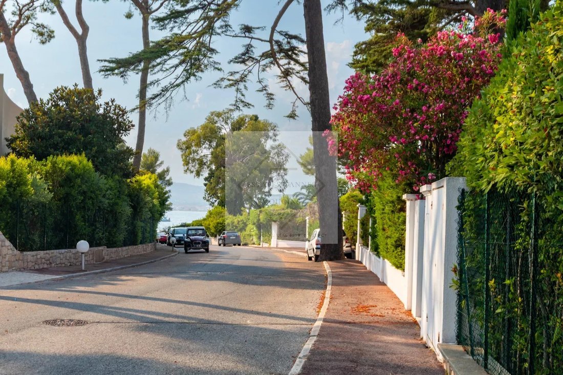 Villa in French Riviera, Provence-Alpes-Côte d'Azur, France 2 - 18526657