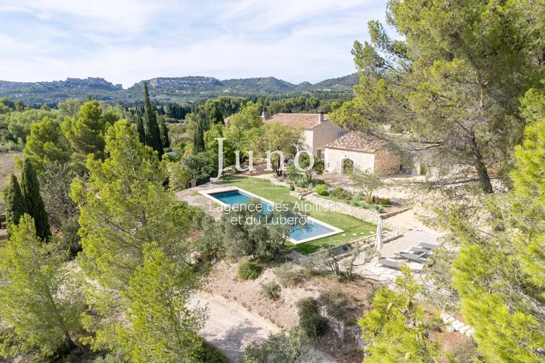 Country House in Les Baux-de-Provence, Provence-Alpes-Côte d'Azur, France 1 - 13689155