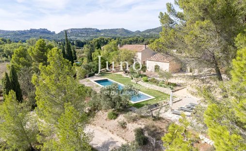 Country House in Les Baux-de-Provence, Provence-Alpes-Côte d'Azur, France 1