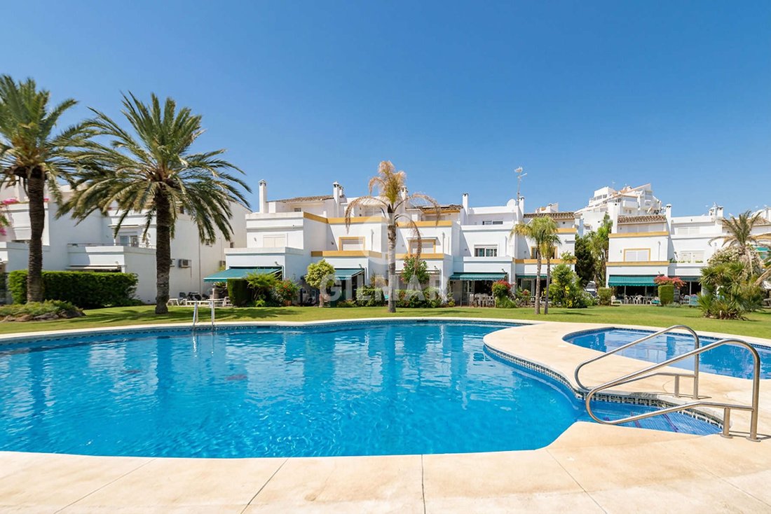 Townhouse in Estepona, Andalusia, Spain 1 - 18517171