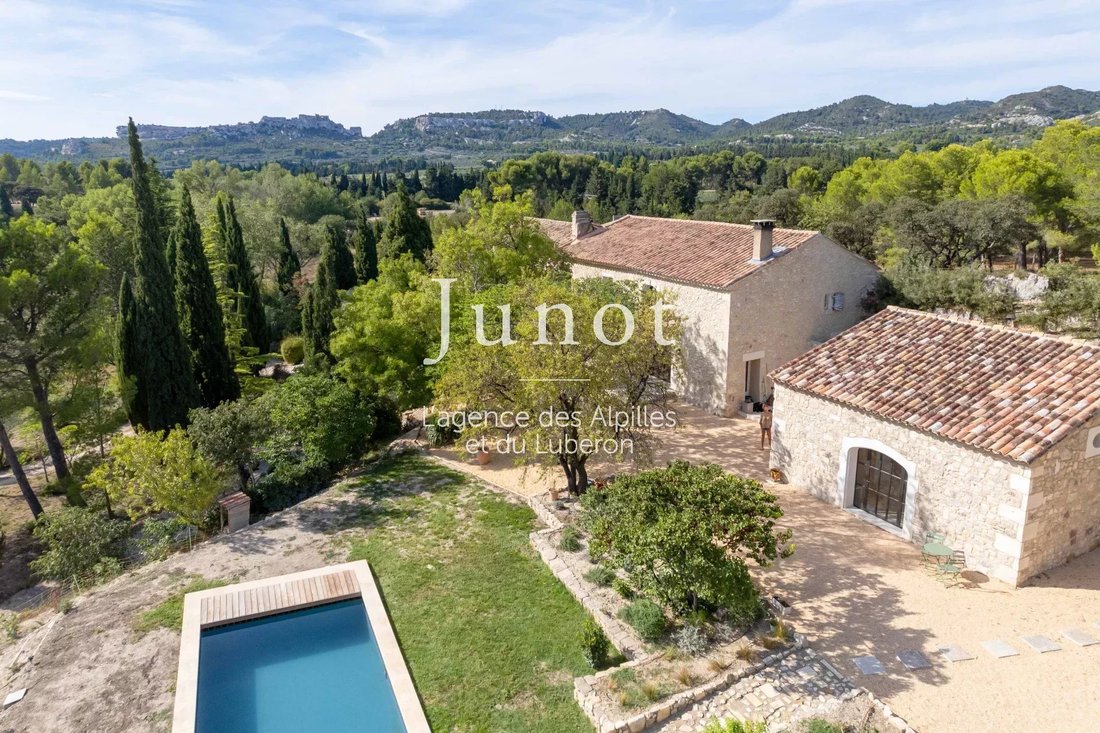 Country House in Les Baux-de-Provence, Provence-Alpes-Côte d'Azur, France 5 - 13689155