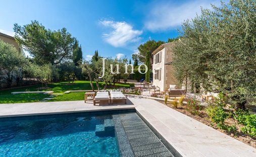 Country House in Eygalières, Provence-Alpes-Côte d'Azur, France 1
