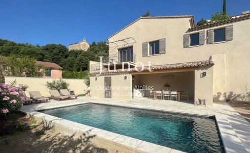 Country House in Lacoste, Provence-Alpes-Côte d'Azur, France 1