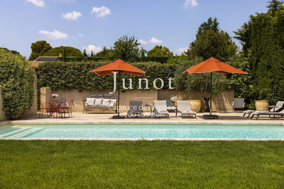 House in Paradou, Provence-Alpes-Côte d'Azur, France 1 - 13688722