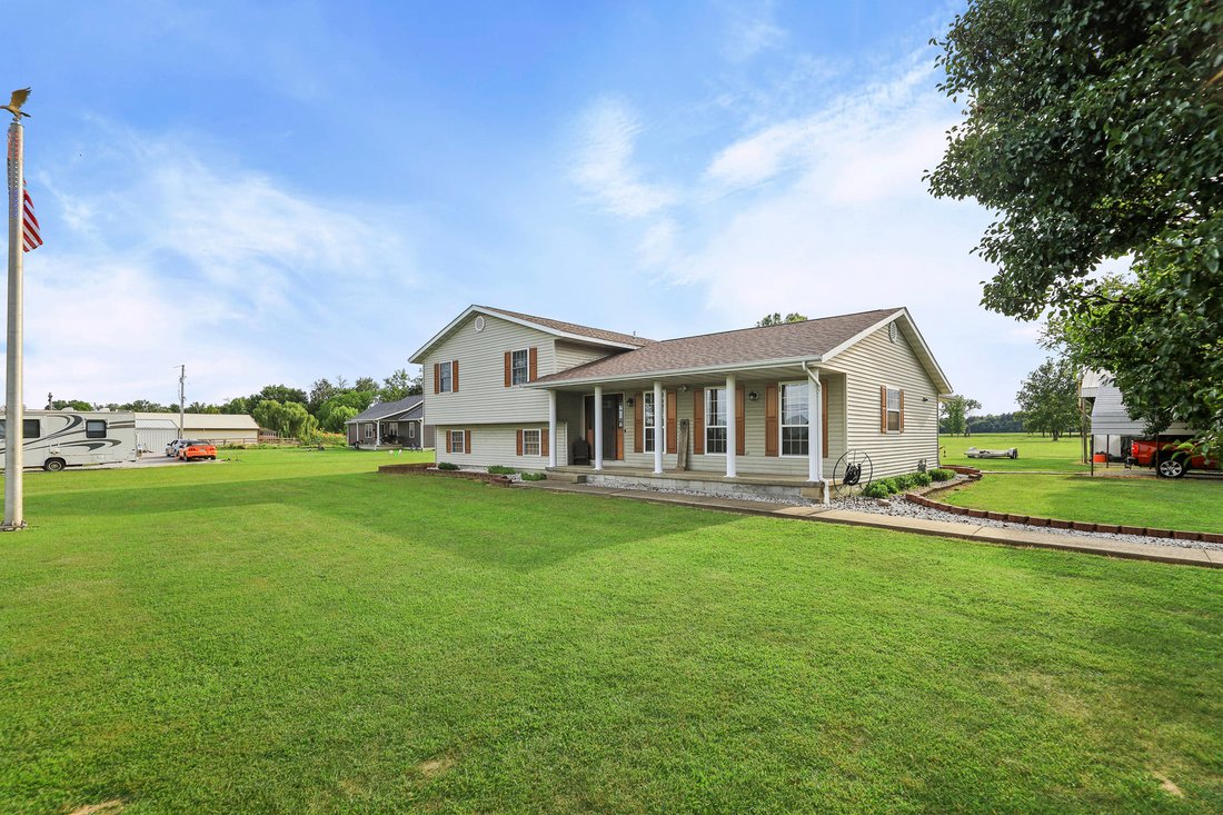 House in Odin, Illinois, United States 2 - 18528948