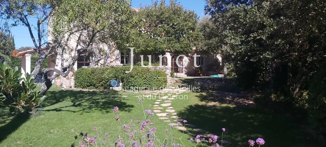 Country House in Bonnieux, Provence-Alpes-Côte d'Azur, France 3 - 13688083