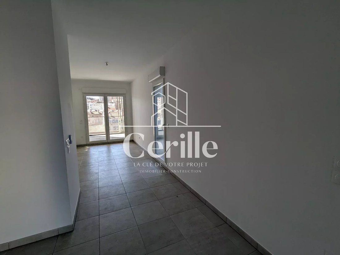 Apartment in Saint Giniez, 8e Arrondissement, Marseille 4 - 12658392