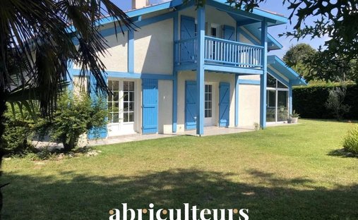 House in Est, Saint-Vincent-de-Tyrosse, France 1