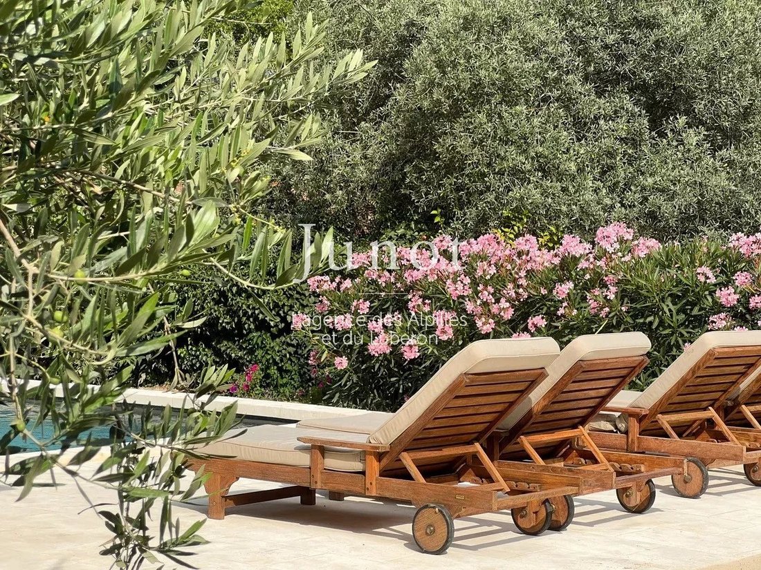 Country House in Lacoste, Provence-Alpes-Côte d'Azur, France 3 - 13842767
