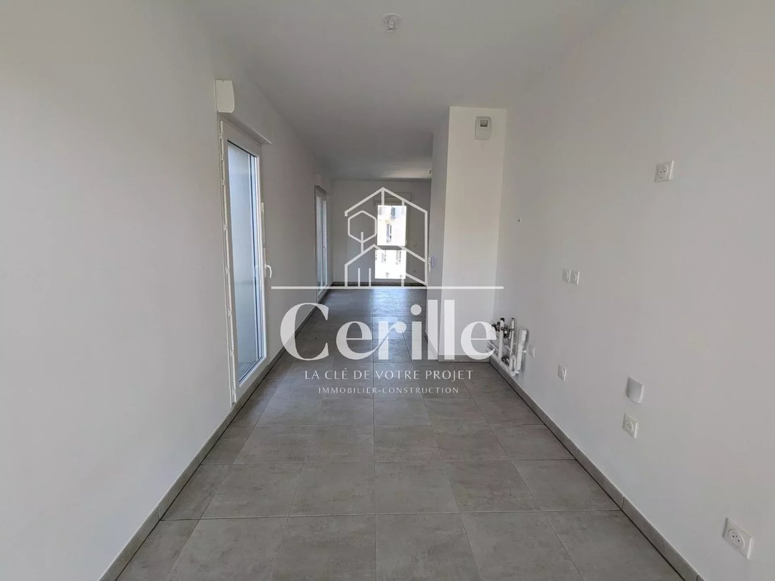 Apartment in Saint Giniez, 8e Arrondissement, Marseille 5 - 12658392