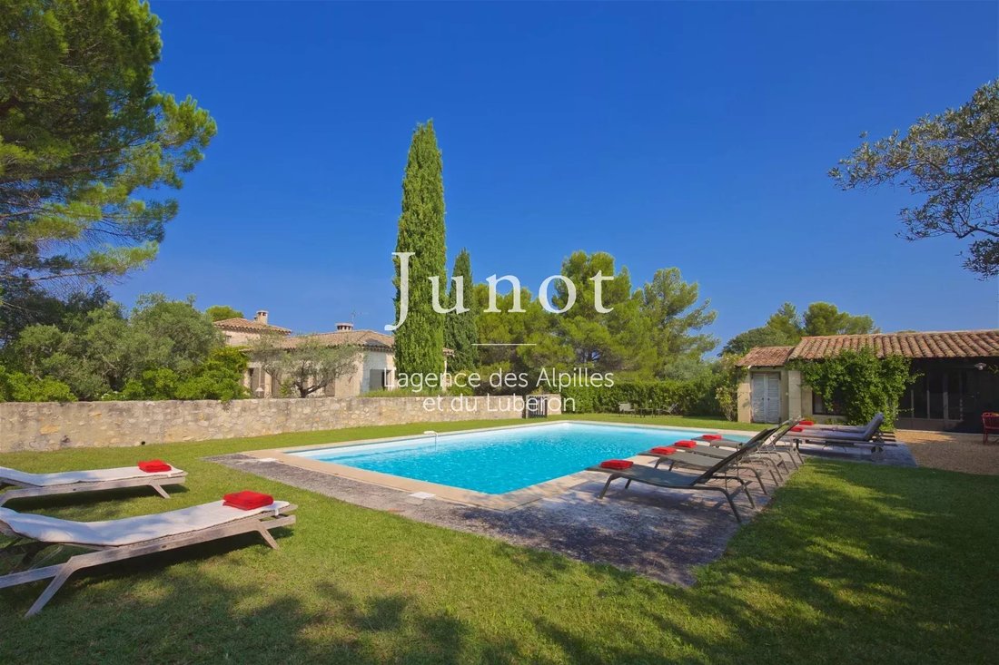 Country House in Saint-Rémy-de-Provence, Provence-Alpes-Côte d'Azur, France 1 - 13688585