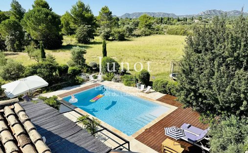 Country House in Eygalières, Provence-Alpes-Côte d'Azur, France 1