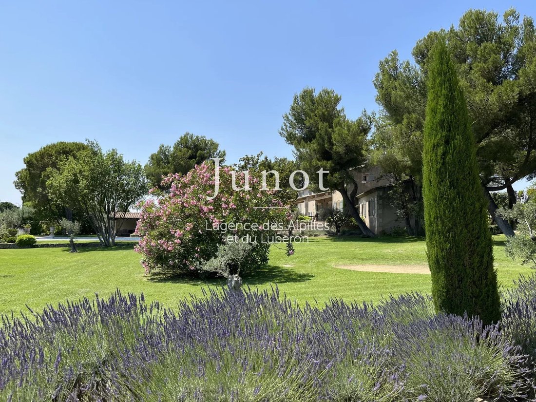 Country House in Maussane-les-Alpilles, Provence-Alpes-Côte d'Azur, France 3 - 15026858