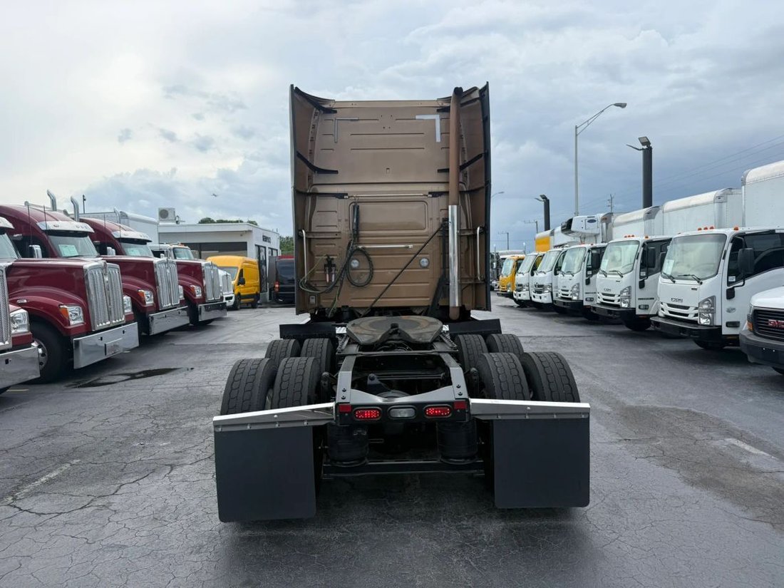 2018 Volvo Commercial VNL VNL 300 Day Cab in Miami, FL, United States 5 - 18529668