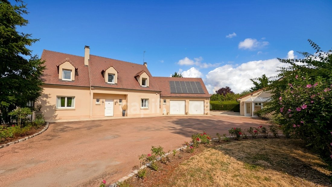 House in Chalon-sur-Saone, Bourgogne – Franche-Comté, France 2 - 18526597