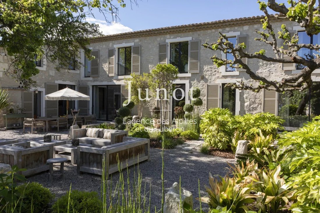 Country House in Saint-Rémy-de-Provence, Provence-Alpes-Côte d'Azur, France 2 - 13689140