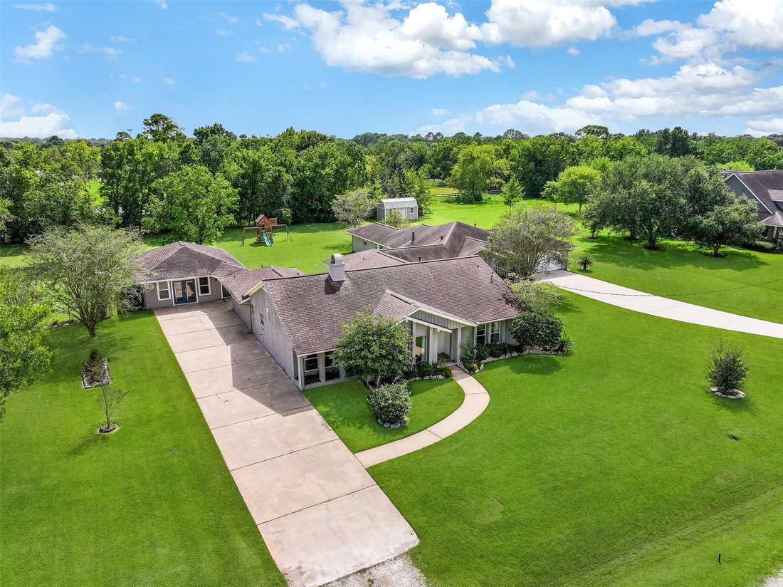 House in Friendswood, Texas, United States 2 - 18528155