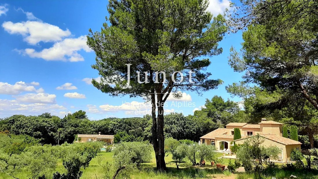 Country House in Les Baux-de-Provence, Provence-Alpes-Côte d'Azur, France 1 - 13686728