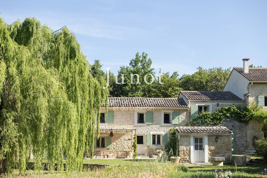 Country House in Gordes, Provence-Alpes-Côte d'Azur, France 1 - 13687308