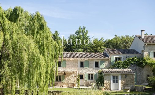 Country House in Gordes, Provence-Alpes-Côte d'Azur, France 1
