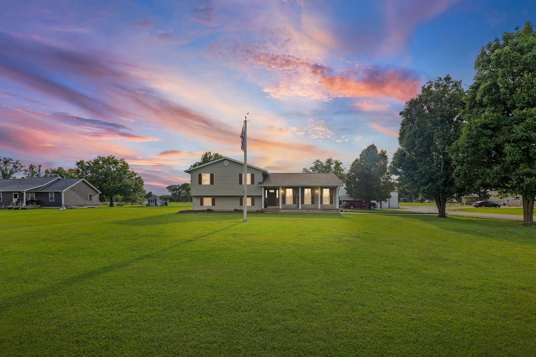 House in Odin, Illinois, United States 1 - 18528948