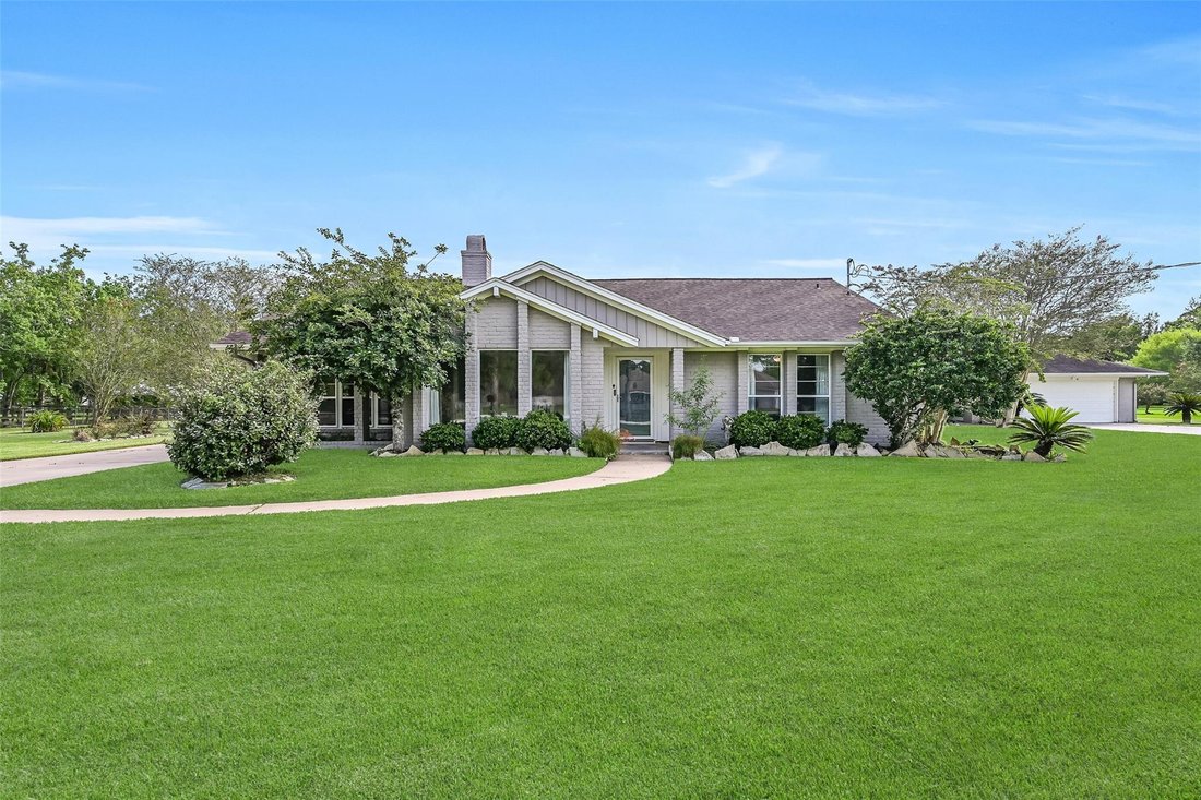 House in Friendswood, Texas, United States 3 - 18528155