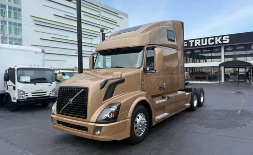 2018 Volvo Commercial VNL VNL 300 Day Cab in Miami, FL, United States 1