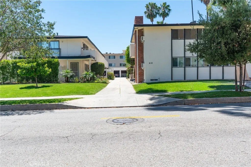 Altadena, California, United States 5 - 18529170