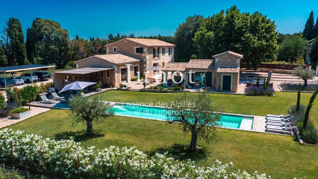 Country House in Saint-Rémy-de-Provence, Provence-Alpes-Côte d'Azur, France 1 - 13688854