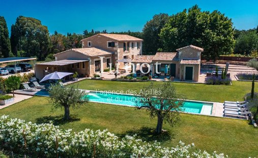 Country House in Saint-Rémy-de-Provence, Provence-Alpes-Côte d'Azur, France 1