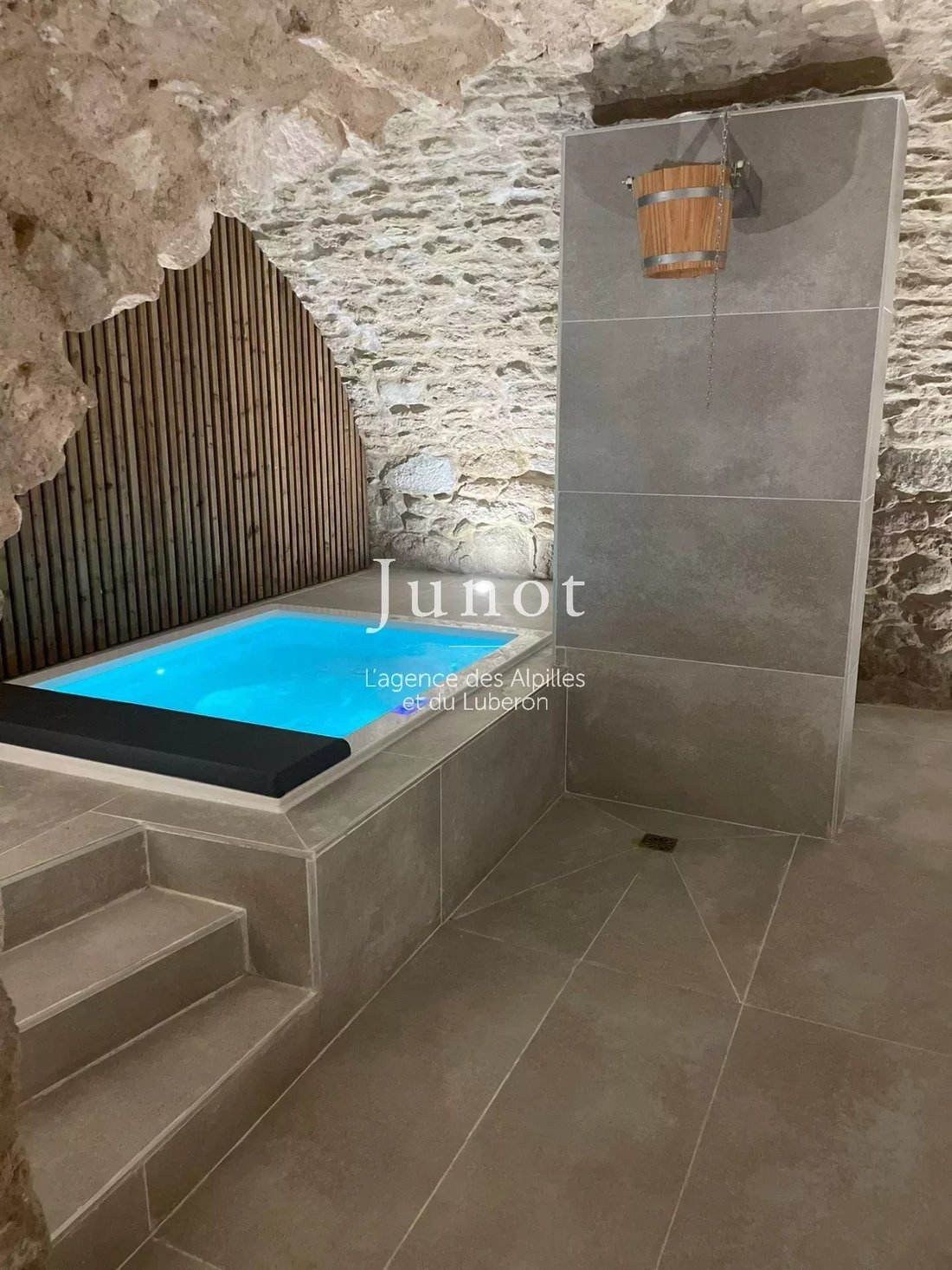 Estate in Beaumettes, Provence-Alpes-Côte d'Azur, France 5 - 13687530