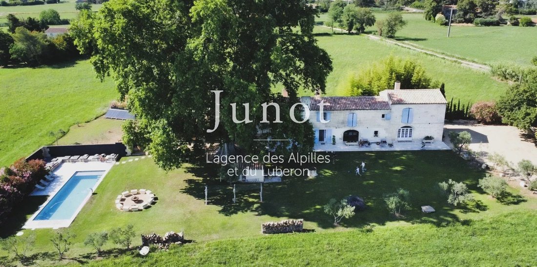 Country House in Arles, Provence-Alpes-Côte d'Azur, France 3 - 13688701