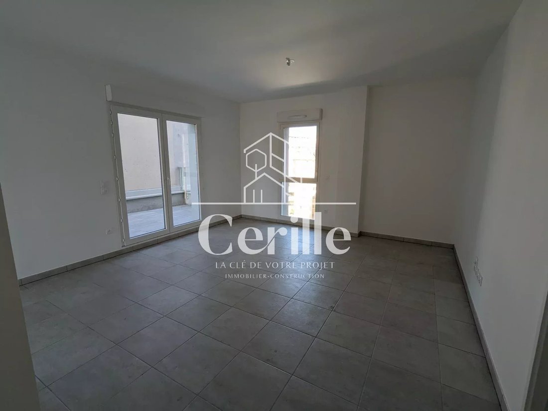 Apartment in Saint Giniez, 8e Arrondissement, Marseille 3 - 12658392