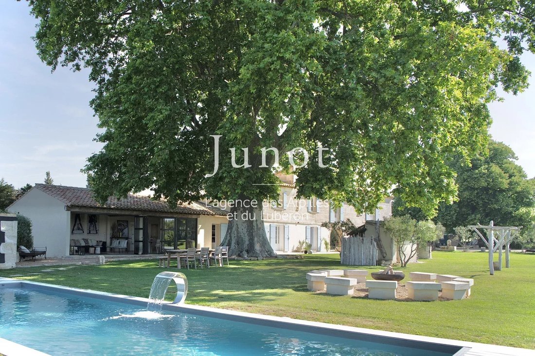 Country House in Arles, Provence-Alpes-Côte d'Azur, France 1 - 13688701