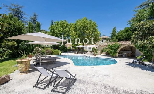 Country House in Gordes, Provence-Alpes-Côte d'Azur, France 1