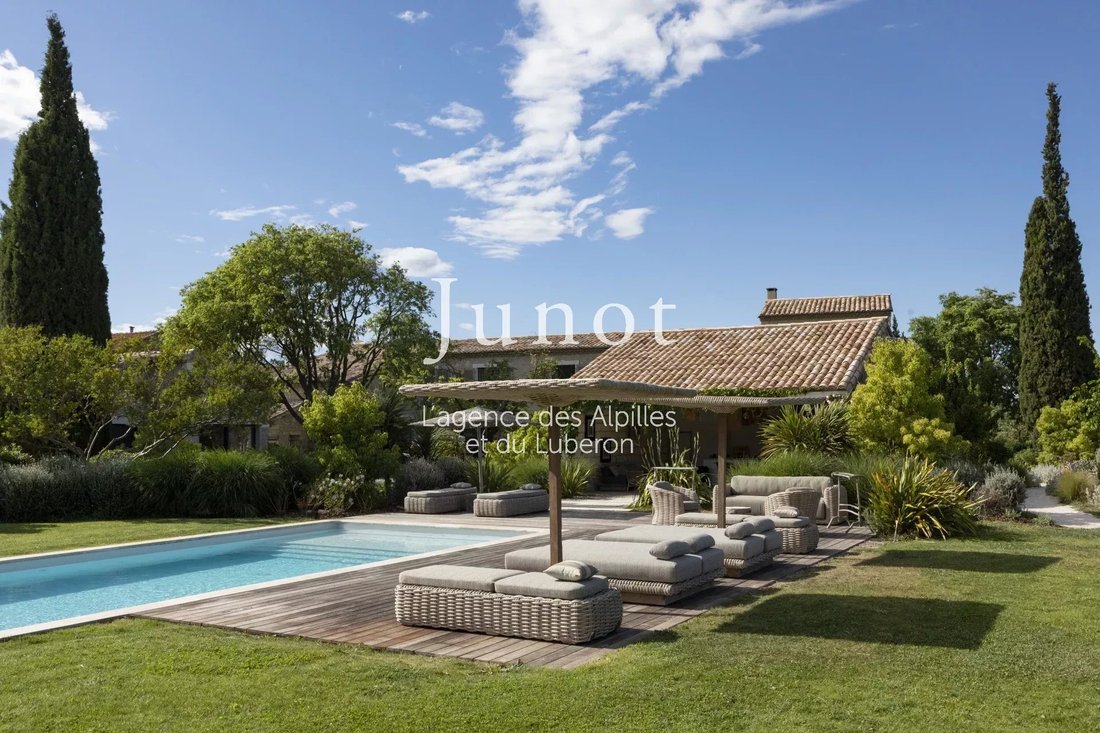 Country House in Saint-Rémy-de-Provence, Provence-Alpes-Côte d'Azur, France 3 - 13689140
