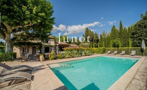 Country House in Saint-Rémy-de-Provence, Provence-Alpes-Côte d'Azur, France 1