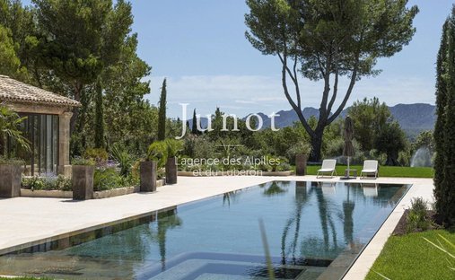 Country House in Saint-Rémy-de-Provence, Provence-Alpes-Côte d'Azur, France 1