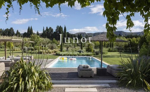 Country House in Saint-Rémy-de-Provence, Provence-Alpes-Côte d'Azur, France 1
