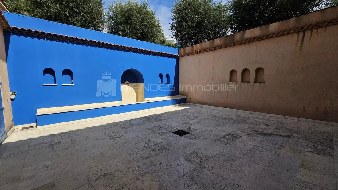 Villa in Menton, Provence-Alpes-Côte d'Azur, France 4 - 16135885