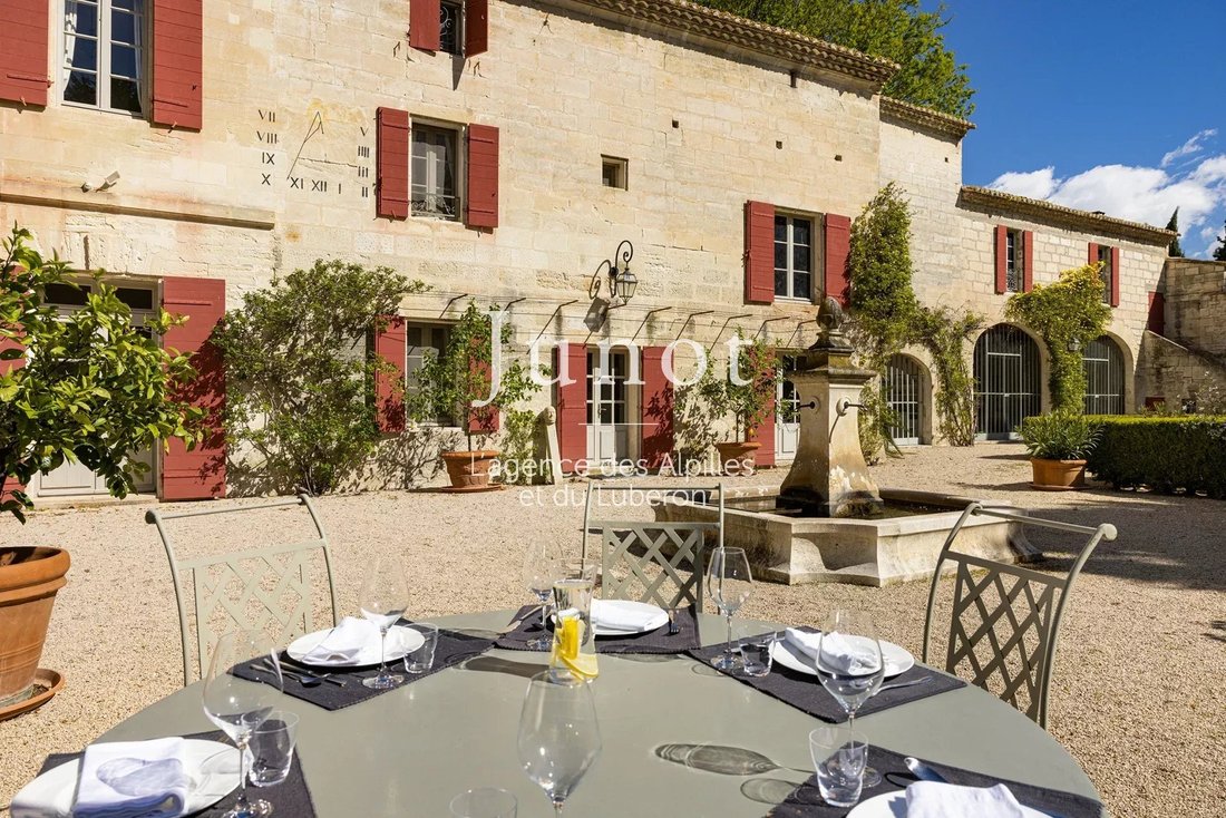Country House in Arles, Provence-Alpes-Côte d'Azur, France 1 - 13687727
