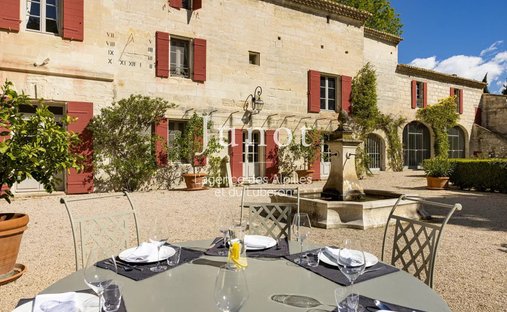 Country House in Arles, Provence-Alpes-Côte d'Azur, France 1