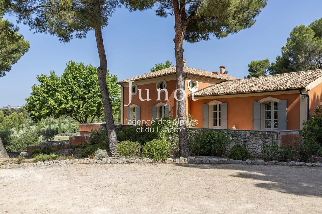 Estate in Maussane-les-Alpilles, Provence-Alpes-Côte d'Azur, France 5 - 18526687