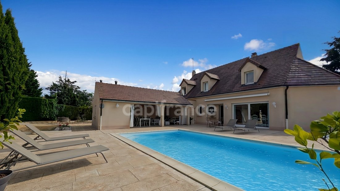 House in Chalon-sur-Saone, Bourgogne – Franche-Comté, France 1 - 18526597