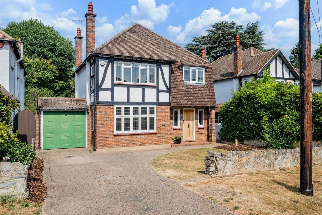 House in Epsom and Ewell, England 1 - 18526012