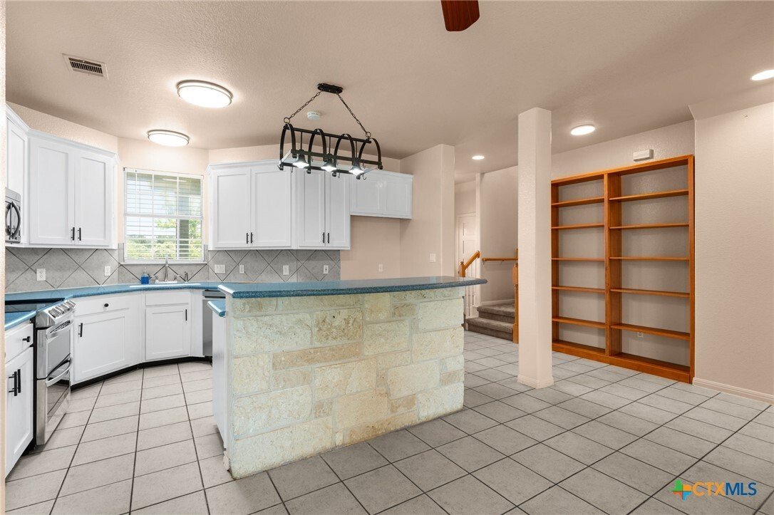 House in Florence, Texas, United States 5 - 18528607