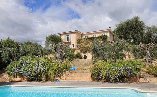 Villa in Menton, Provence-Alpes-Côte d'Azur, France 1
