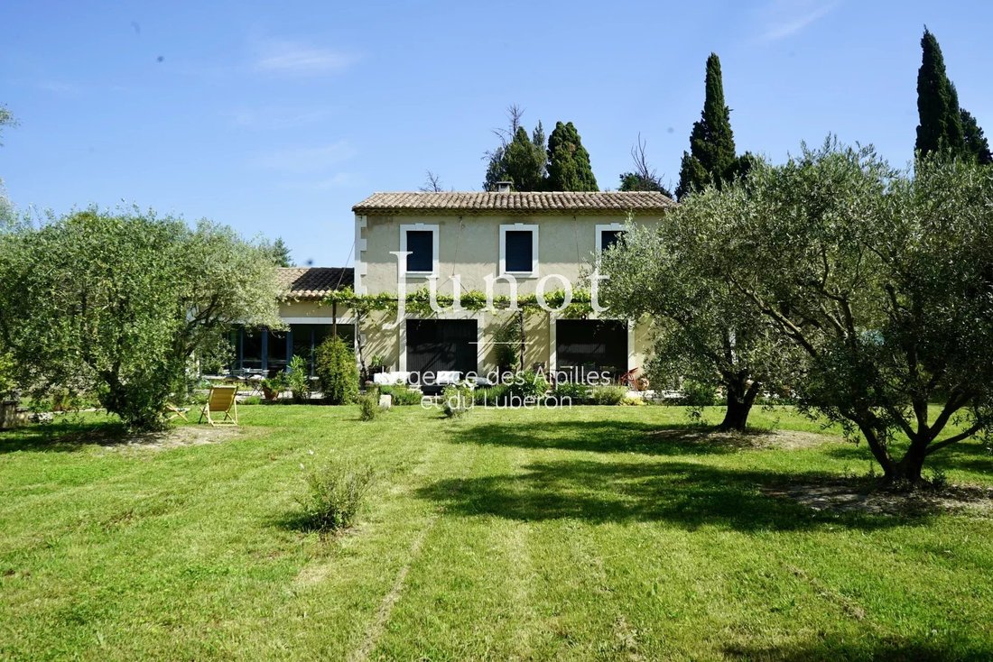 Country House in Saint-Rémy-de-Provence, Provence-Alpes-Côte d'Azur, France 1 - 13688045